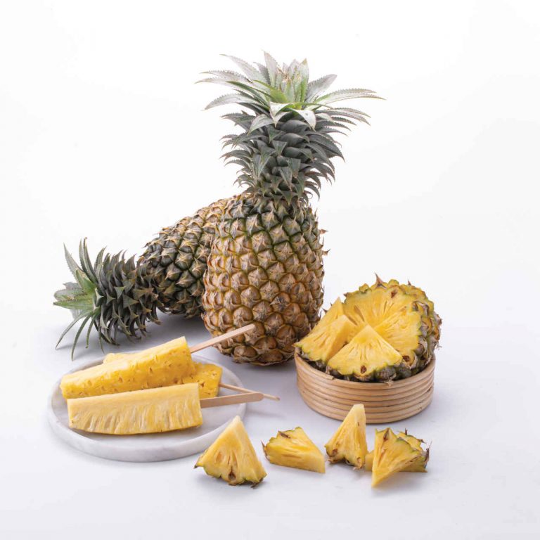 Pineapple, Ananas, Natural foods, Fruit, Food, Plant, Yellow, Vegan nutrition, Produce, Bromeliaceae, Poales, Pineapple