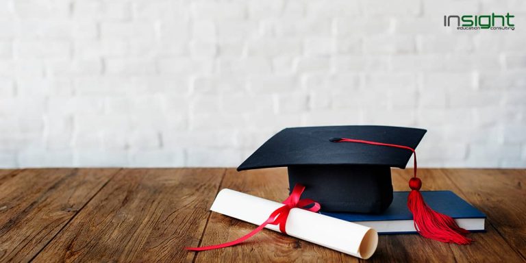 Mortarboard, Graduation, Headgear, Floor, Flooring, Laminate flooring, Academic degree, College, Graduation ceremony, Course, Bachelor's degree, Education, School