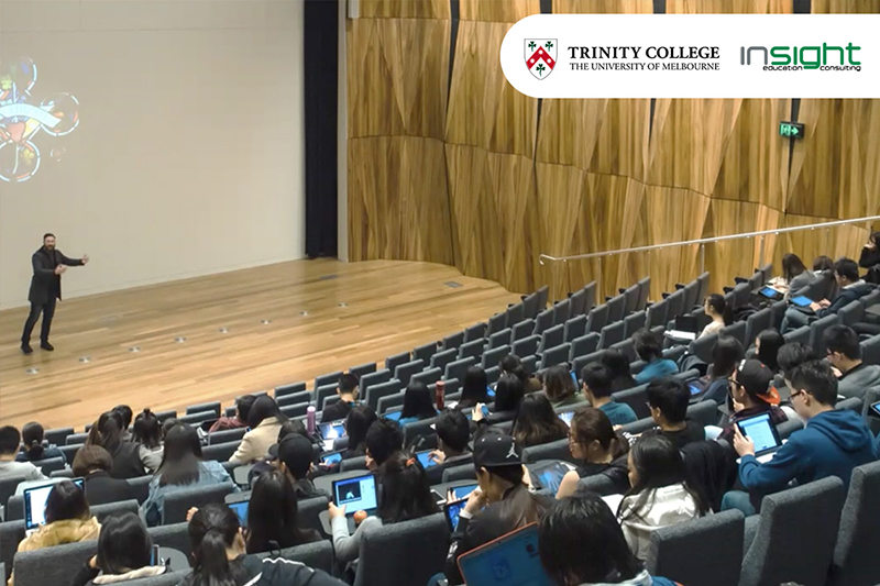 Academic conference, Auditorium, Convention, Audience, Event, News conference, Seminar, Lecture, Public speaking, Crowd, Conference hall, Building